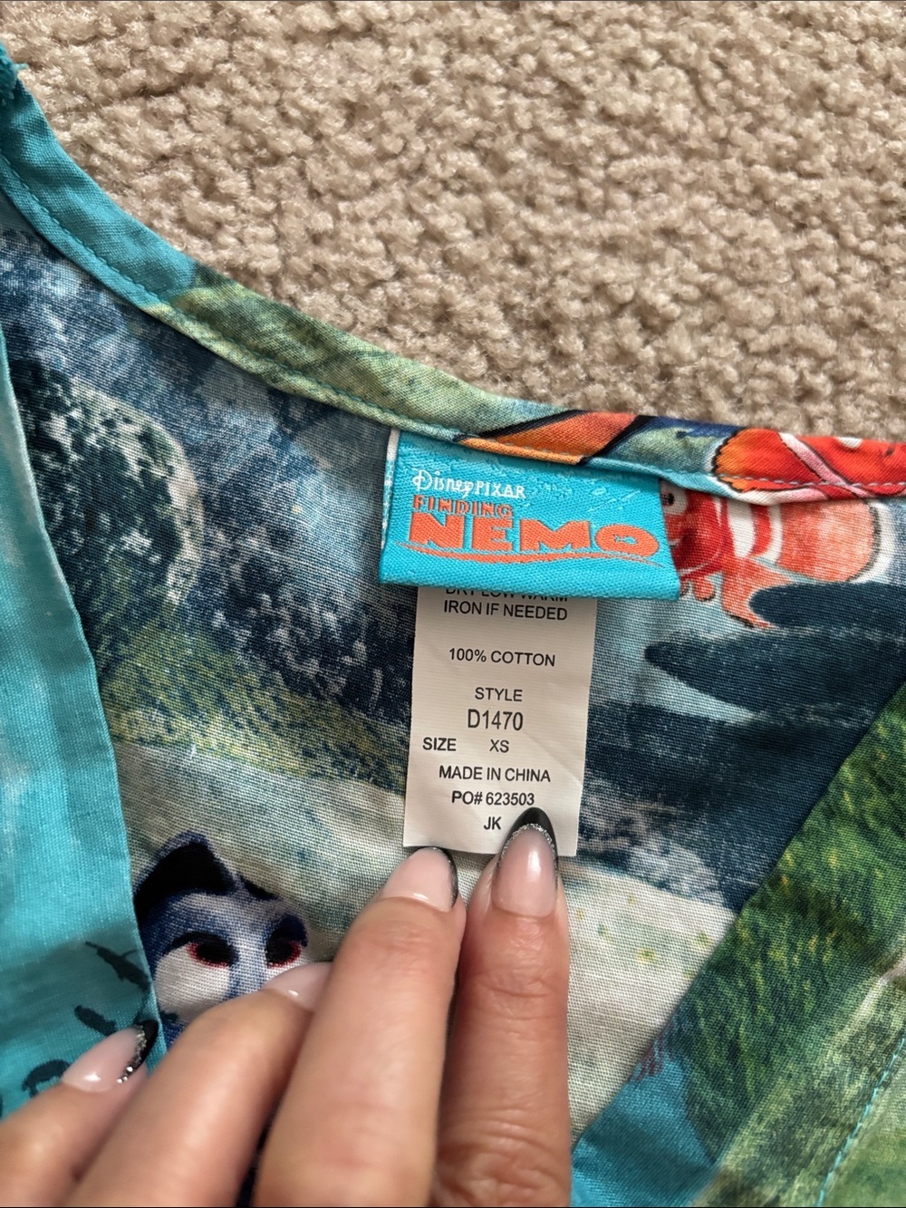 Disney Pixar Finding Nemo Print Scrub Top size XS - Picture 2 of 5